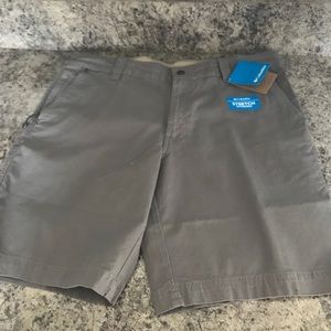 Men’s Columbia grey shortsNWT last price drop!